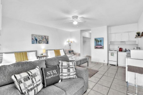 Studio Retreat With 2 Queen Beds Hollywood Blvd